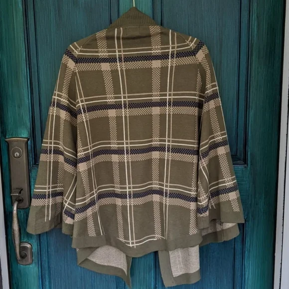 Olive Plaid Knit Button Cape by Hot in Hollywood - Picture 4 of 9